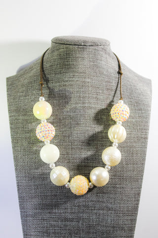 {SURPRISE Holiday RTS} Cream Semi-Simple Necklace